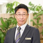 白井　康博の人物画像