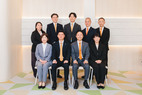 スタッフ集合写真の人物画像