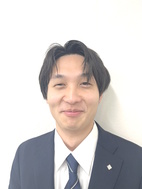 新居の人物画像