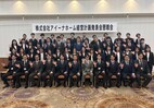 集合写真の人物画像