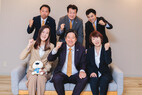 スタッフ集合写真の人物画像