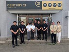 スタッフ集合写真の人物画像