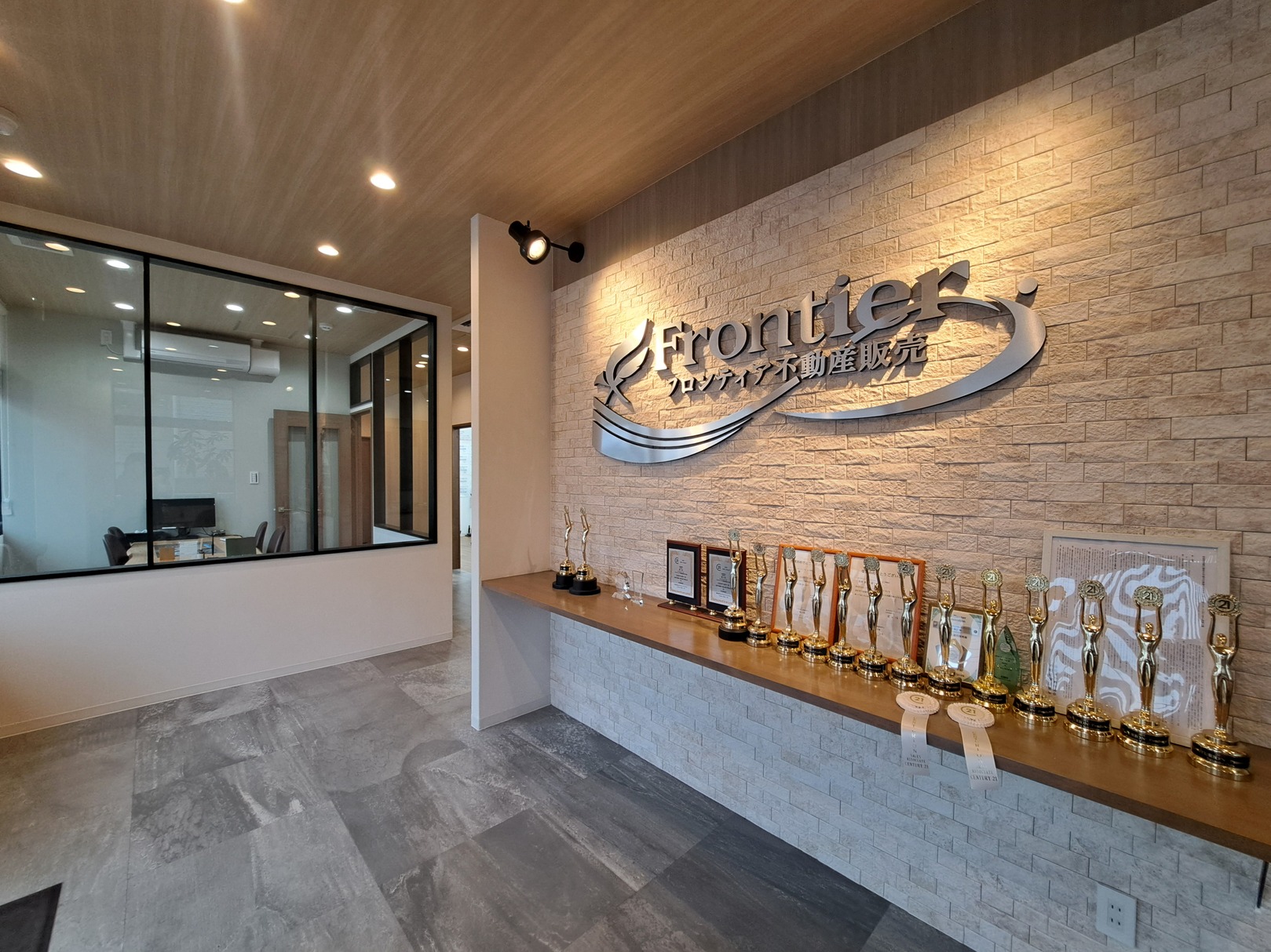 草津市で不動産の売却ができる企業 フロンティアホールディングス　大津店の写真サブ画像2
