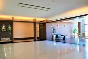 株式会社ガイアライフクリエイトのビル8階にエントランスがございます。お気軽にお越しくださいませの写真