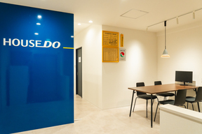 ハウスドゥ 東大阪日下　アルファエステート株式会社の当店のご商談スペースにはモニターを設置しております！の写真