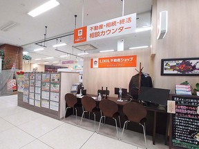 LIXIL不動産ショップ　イオン戸畑店　株式会社エンジョイプランのイオン戸畑店１階フロア内の写真