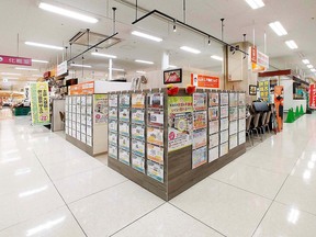LIXIL不動産ショップ　イオン戸畑店　株式会社エンジョイプランのイオン戸畑店１階フロア内の写真