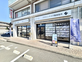 株式会社AZLinksの駐車場完備の写真