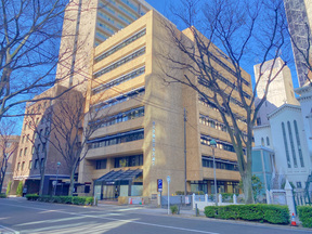 株式会社優栄ブルーハウジングの【日本大通り】駅徒歩1分の立地になります。の写真