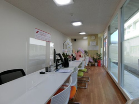 関西不動産センター和泉府中駅前店(株)ＫＦＣの店舗内観の写真