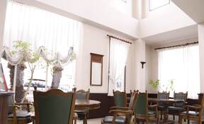 愛地産業株式会社の店舗メインフロアの写真