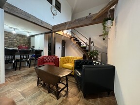 株式会社アヴニプレッセの1F　店内の写真