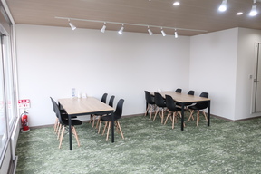 ハウスドゥ八尾都塚　山下住建株式会社のキッズスペースではお絵描きや絵本等を用意しております。の写真