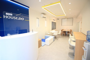 株式会社ハウスドゥ・ジャパン　ハウスドゥ 家・不動産買取専門店 那覇新都心の店舗内観の写真