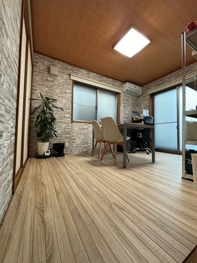 不動産ポートＡＯＫＩ株式会社のこじんまりとしたオフィスの写真