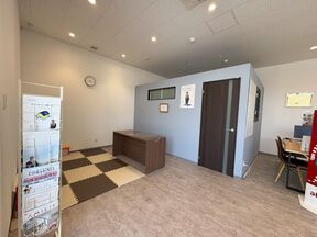 ハウスドゥ  アクロスプラザ神辺　株式会社M&Mの店舗内観の写真