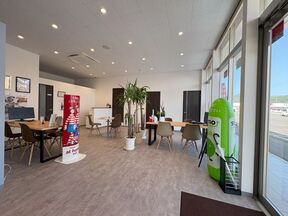 ハウスドゥ  アクロスプラザ神辺　株式会社M&Mの店舗内観の写真