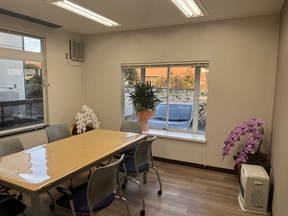 株式会社アイルエステート　イエステーション岩切店の店舗内観の写真