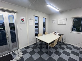 開成ホールディングス株式会社　本店の店舗内観の写真