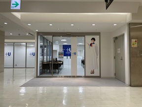 ウスイホーム株式会社　港北ニュータウン店の正面入口の写真