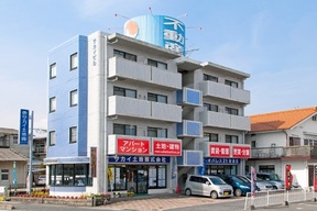 サカイ土地株式会社　本店の本社外観｜店舗前が駐車場ですの写真