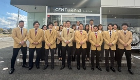 スタッフの集合写真の写真