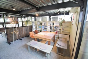 有限会社エイトライフ　本店の店舗の内観の写真