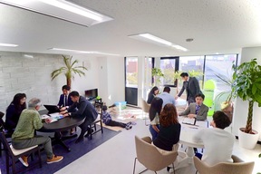 Season’s House Yokohama株式会社　本店の店舗の内観の写真
