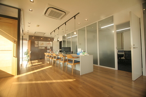 西村建設株式会社　甲賀支店の店舗の内観の写真