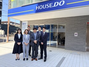 スタッフの集合写真の写真