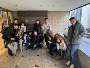 スタッフの集合写真の写真