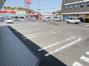 株式会社福屋不動産販売　香芝店の駐車場の写真