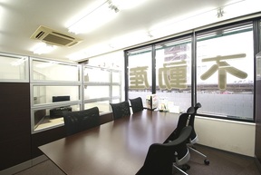 株式会社福屋不動産販売　荻窪店の店内内観の写真