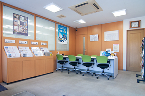 三交不動産株式会社　緑営業所の店内の様子の写真