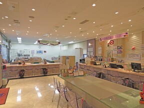 ロイヤルハウジンググループ　ロイヤルハウジング(株) 南大沢駅前ショップの店舗全体写真の写真