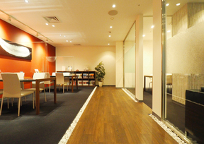 株式会社シーズ不動産販売の三宮本社は、各線「三ノ宮」駅から徒歩5分の立地。の写真