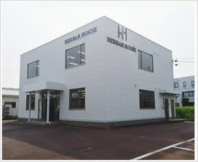 ハーバーエステート株式会社　イエステーション燕三条店の店舗外観の写真