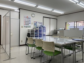 株式会社城北産業　会津若松駅前支店の店内の写真