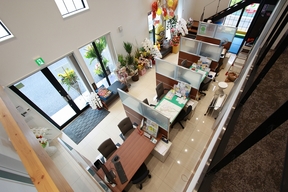 センチュリー２１タクミ不動産の事務所内の写真