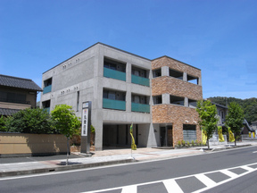 有限会社丸榮住販の店舗外観の写真