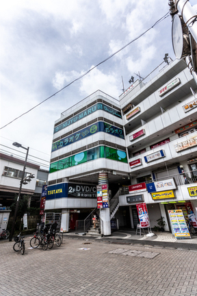 スターツピタットハウス株式会社　明大前店の店舗外観の写真