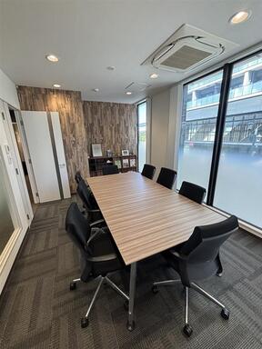 スターツピタットハウス株式会社　行徳販売センターの店内の様子の写真