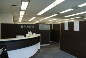 株式会社福屋不動産販売　学園前店の店舗内観の写真