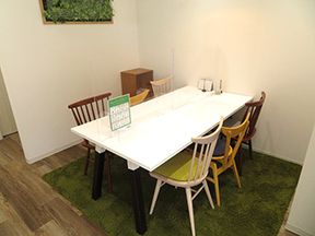 ポラスグループ　(株)中央住宅 ポラス住まいの情報館 三郷中央営業所のお打ち合わせスペースの写真