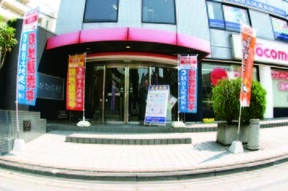朝日土地建物株式会社　所沢支店の入口の写真
