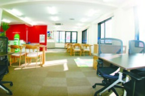 朝日土地建物株式会社　所沢支店の店内の様子の写真