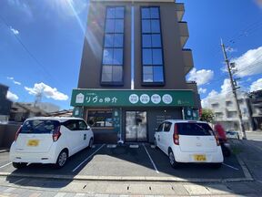 リヴの仲介（リヴ不動産販売株式会社）の駐車場の写真