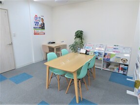 ハウスドゥ  玉造駅前 株式会社ホワイトマルベリーホームの店内の様子の写真