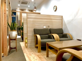 ユア不動産　荒井駅前店の店内の様子の写真