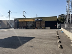 フロンティアホールディングス　京都店の駐車場スペース多数ございますの写真